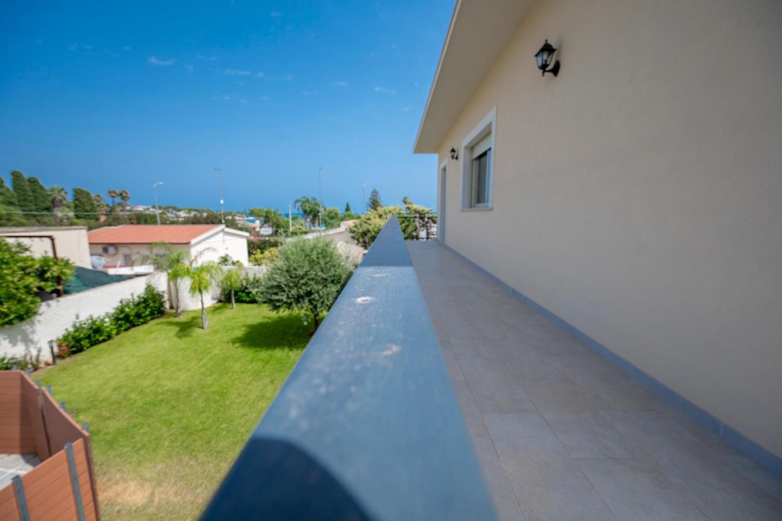 Villa Nisa Apartment Sea View Фонтане Бианче Екстериор снимка